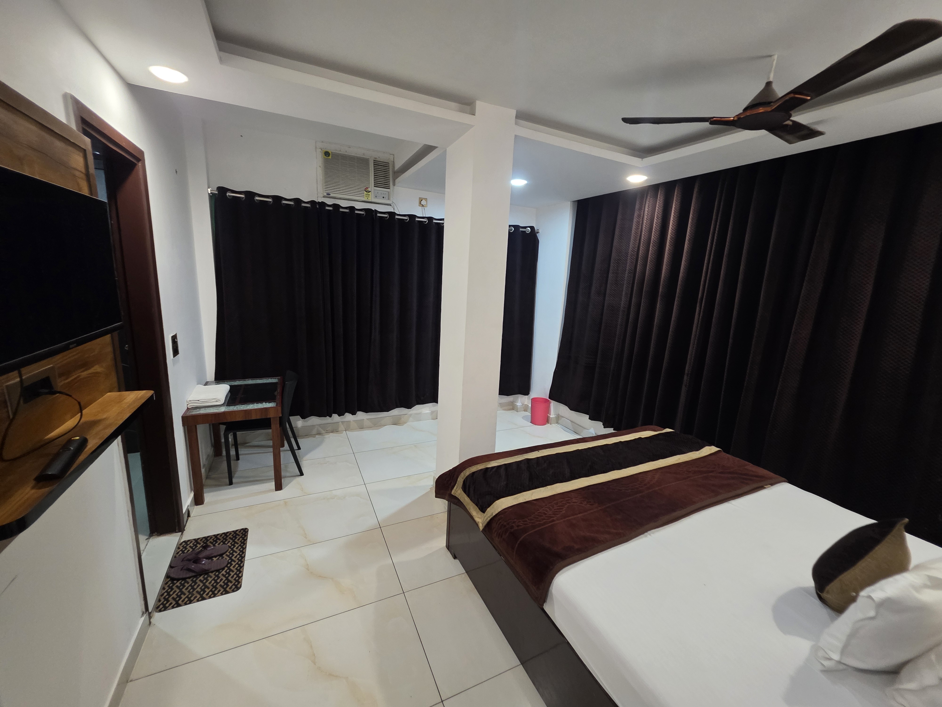 EasExplore Home Town Hotel Grand