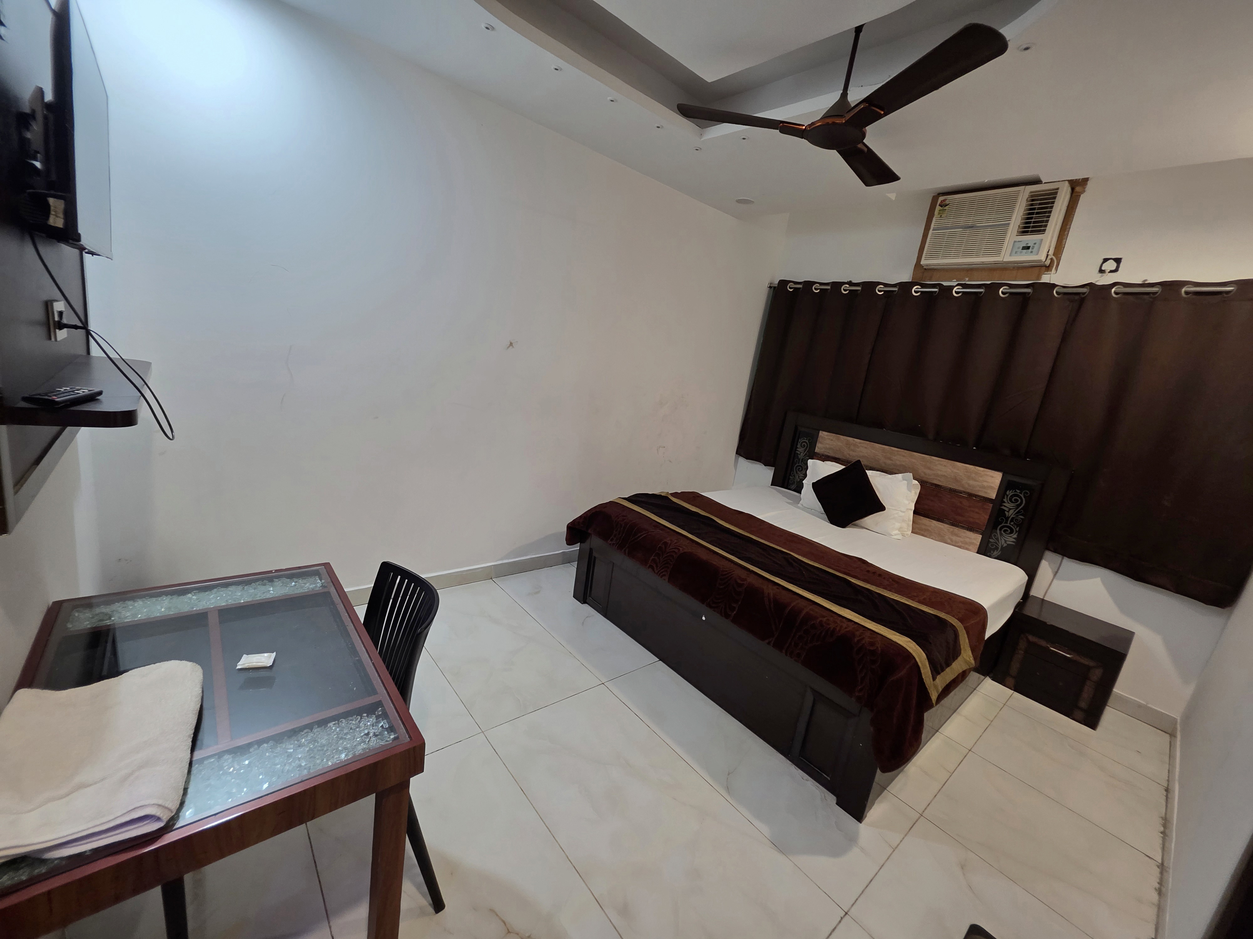 EasExplore Home Town Hotel Grand