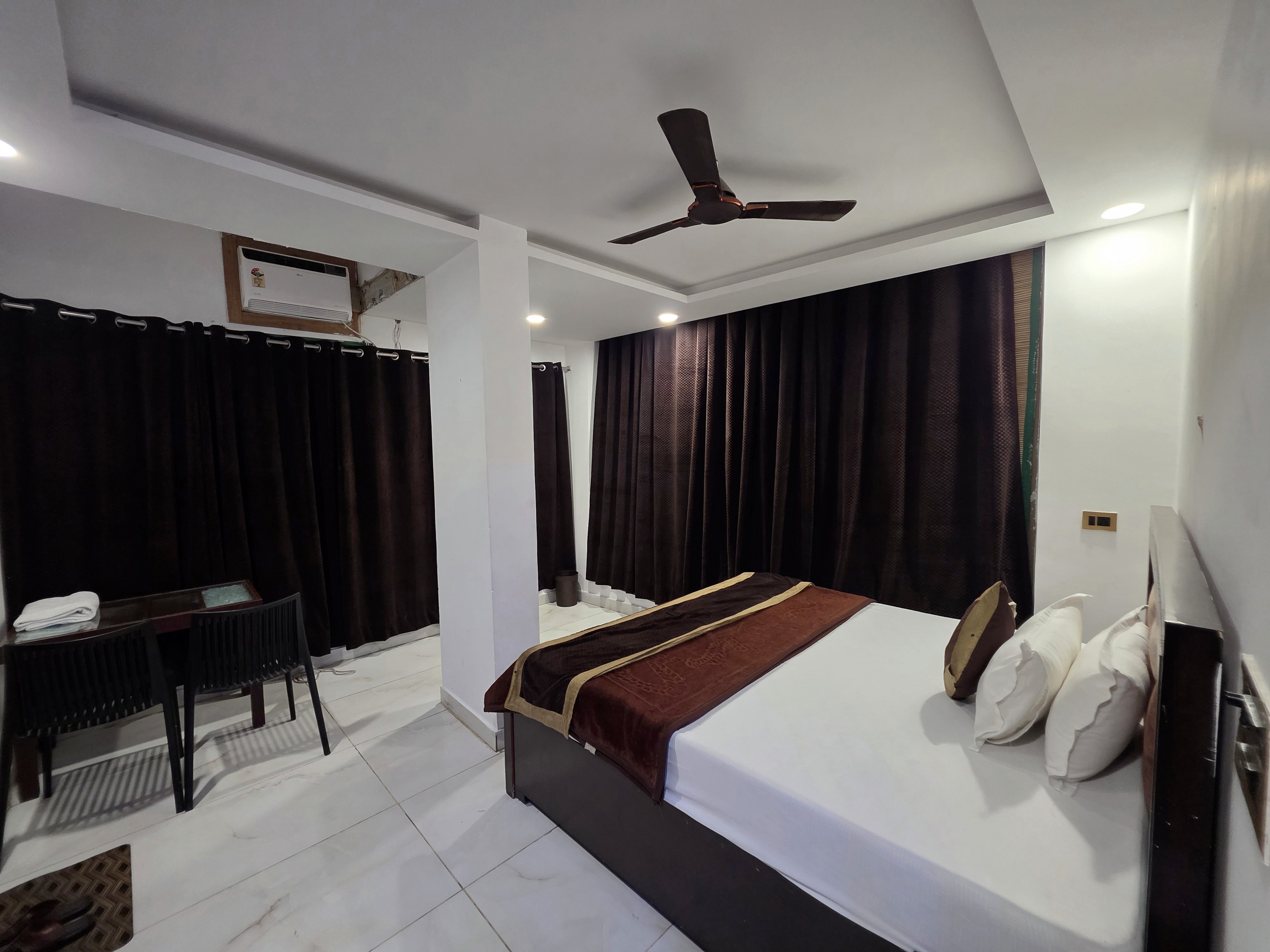 EasExplore Home Town Hotel Grand