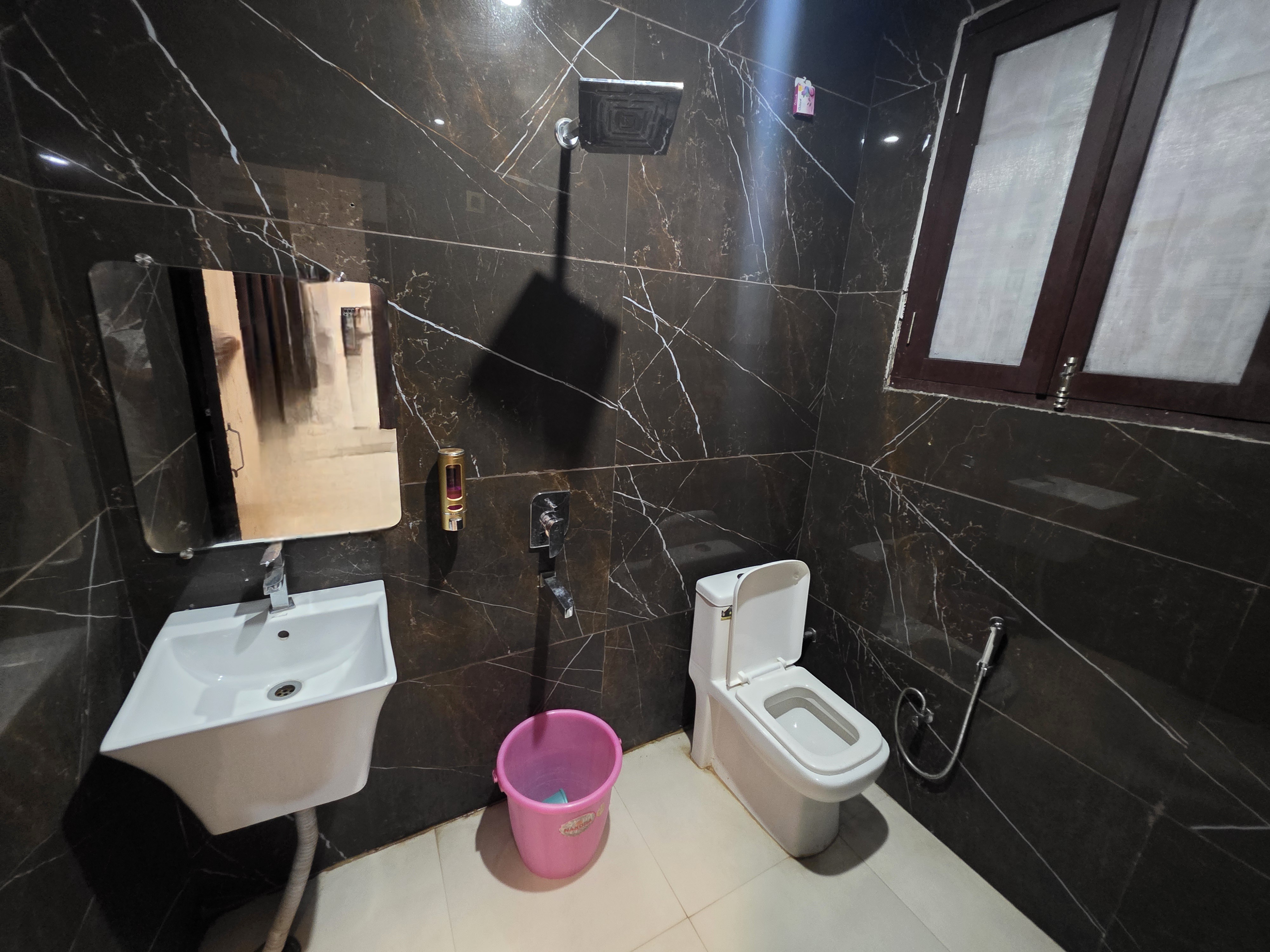 EasExplore Home Town Hotel Grand