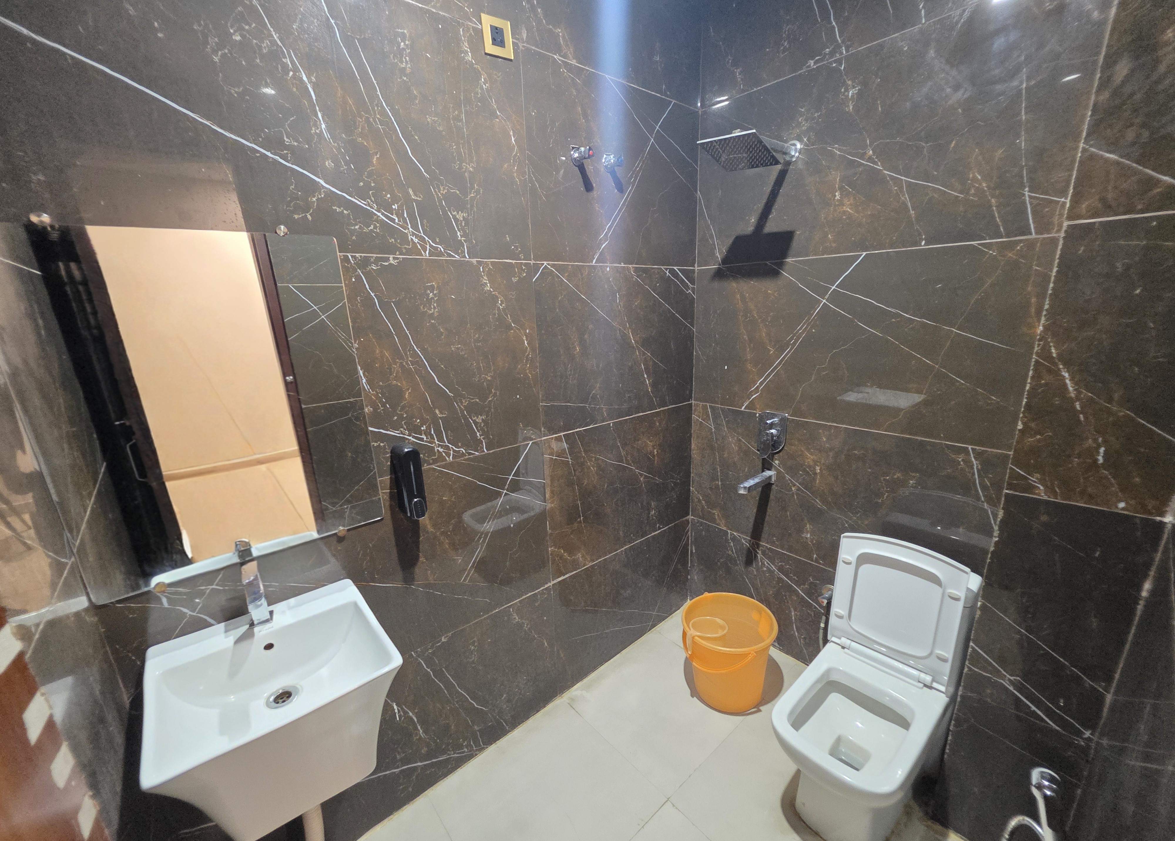 EasExplore Home Town Hotel Grand