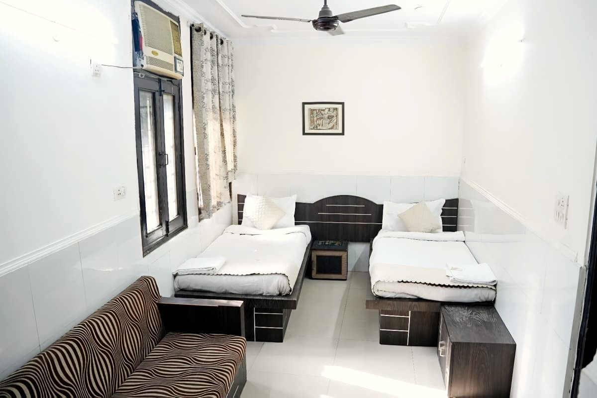 EasExplore Hotel Shiv Palace