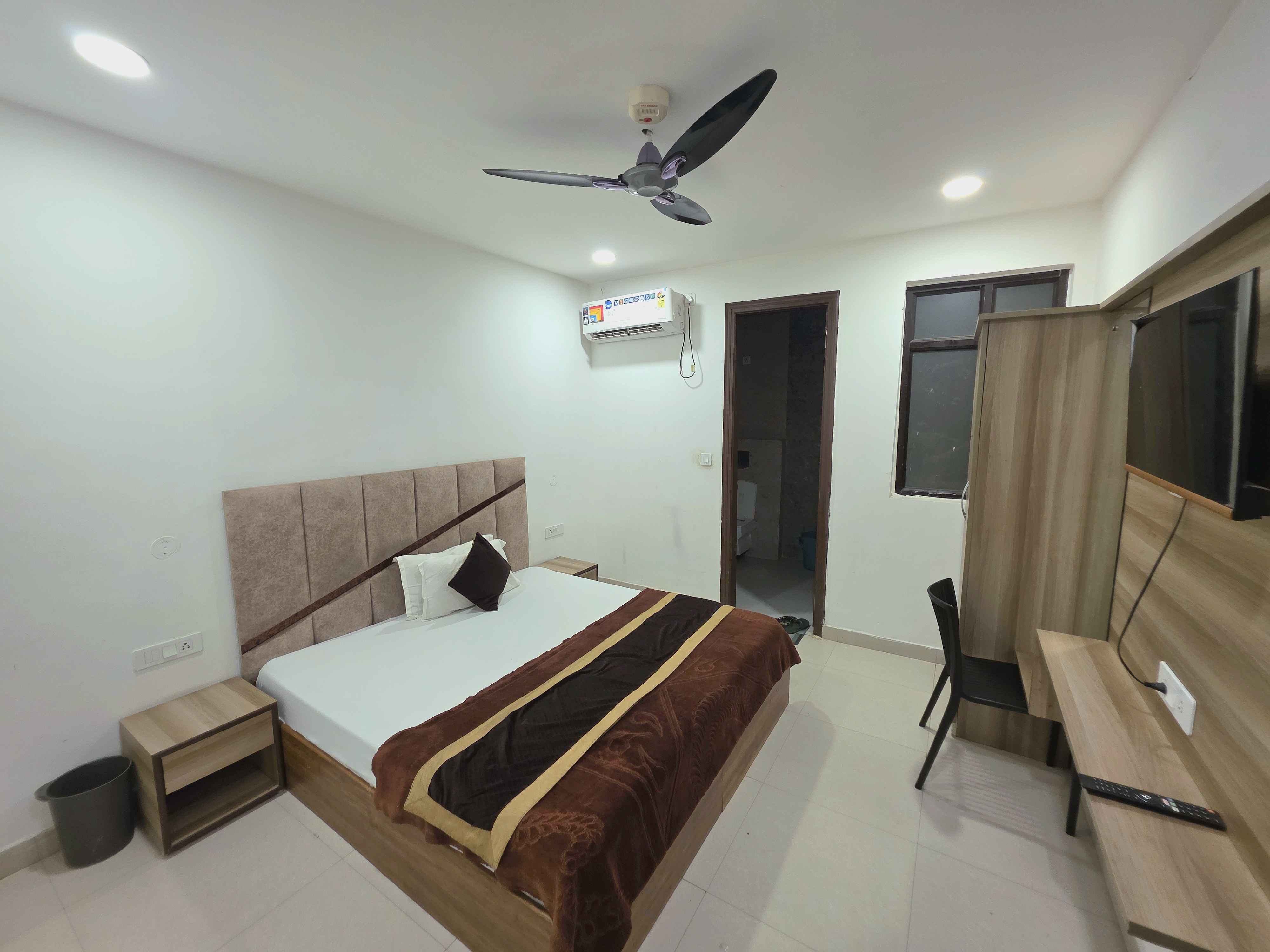EasExplore Home Town Hotel Hilson