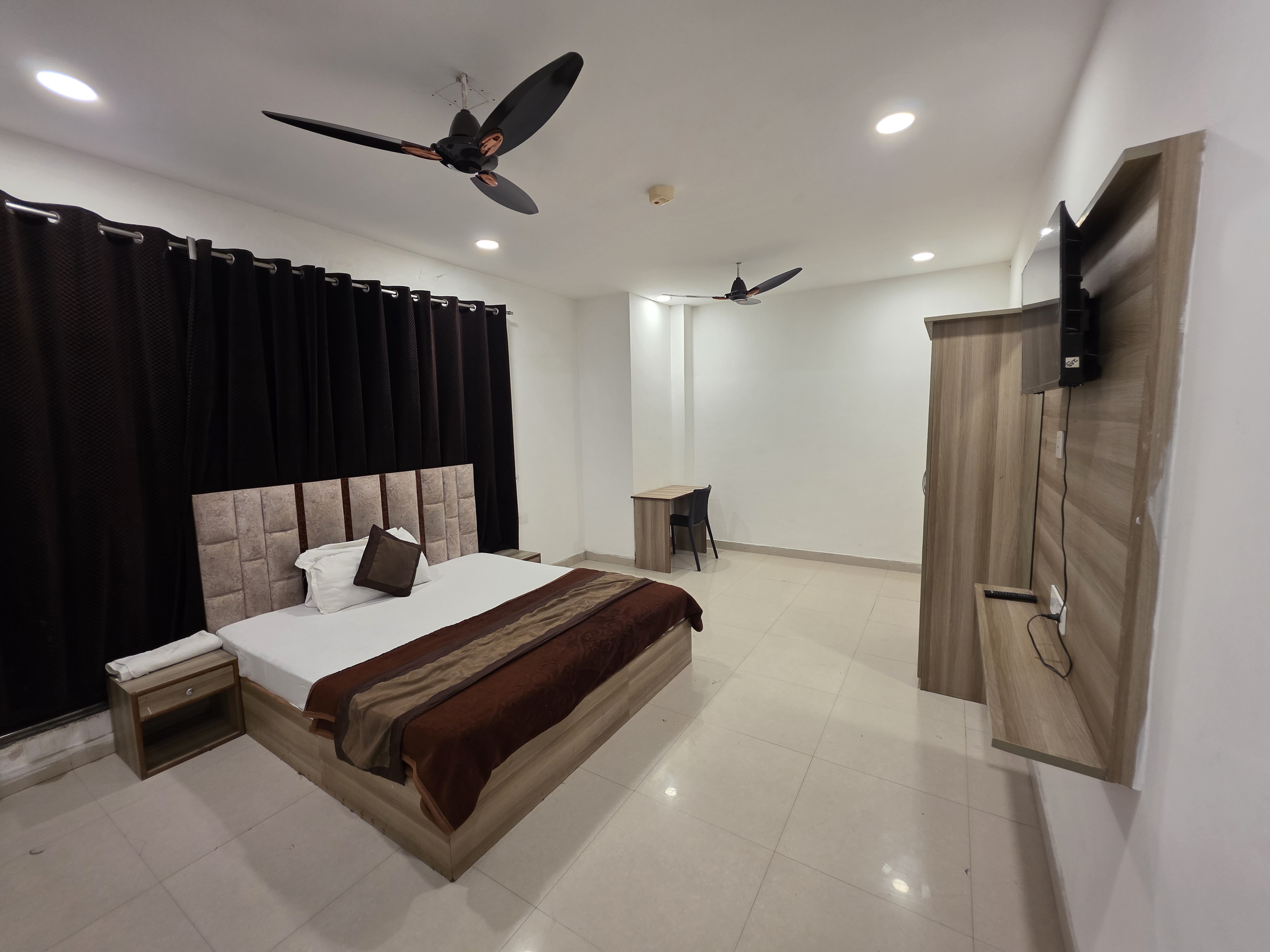 EasExplore Home Town Hotel Hilson