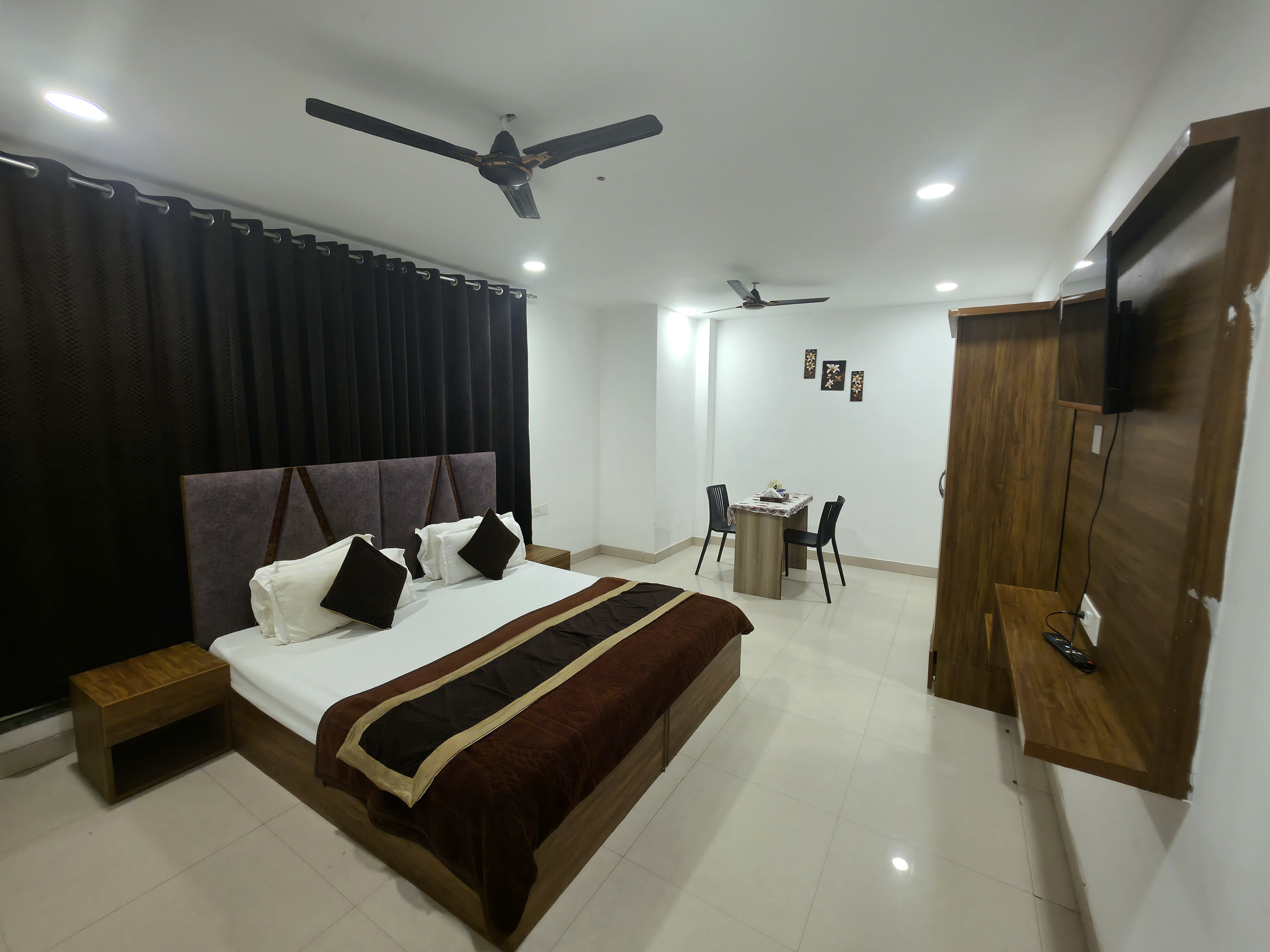 EasExplore Home Town Hotel Hilson