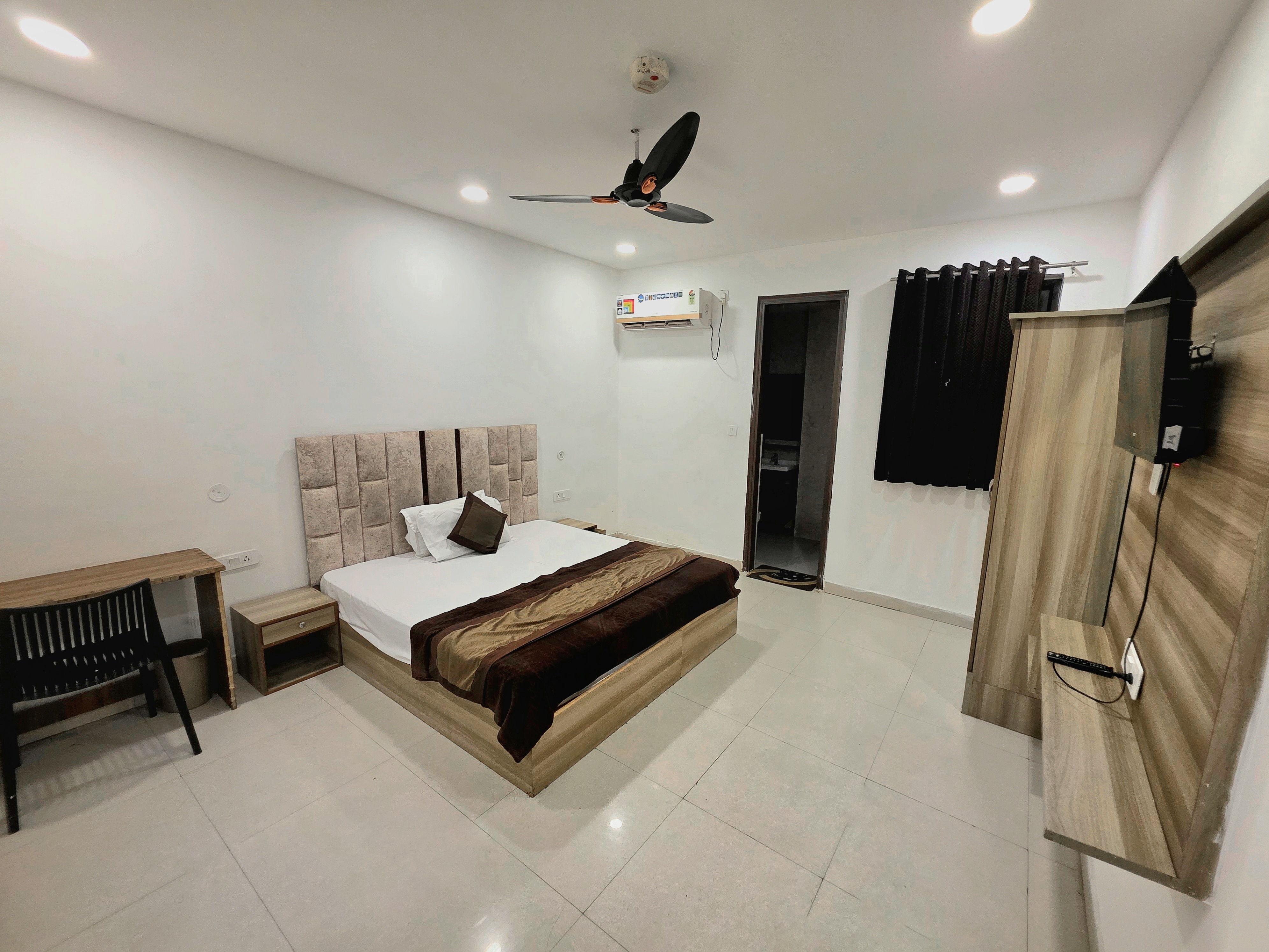 EasExplore Home Town Hotel Hilson