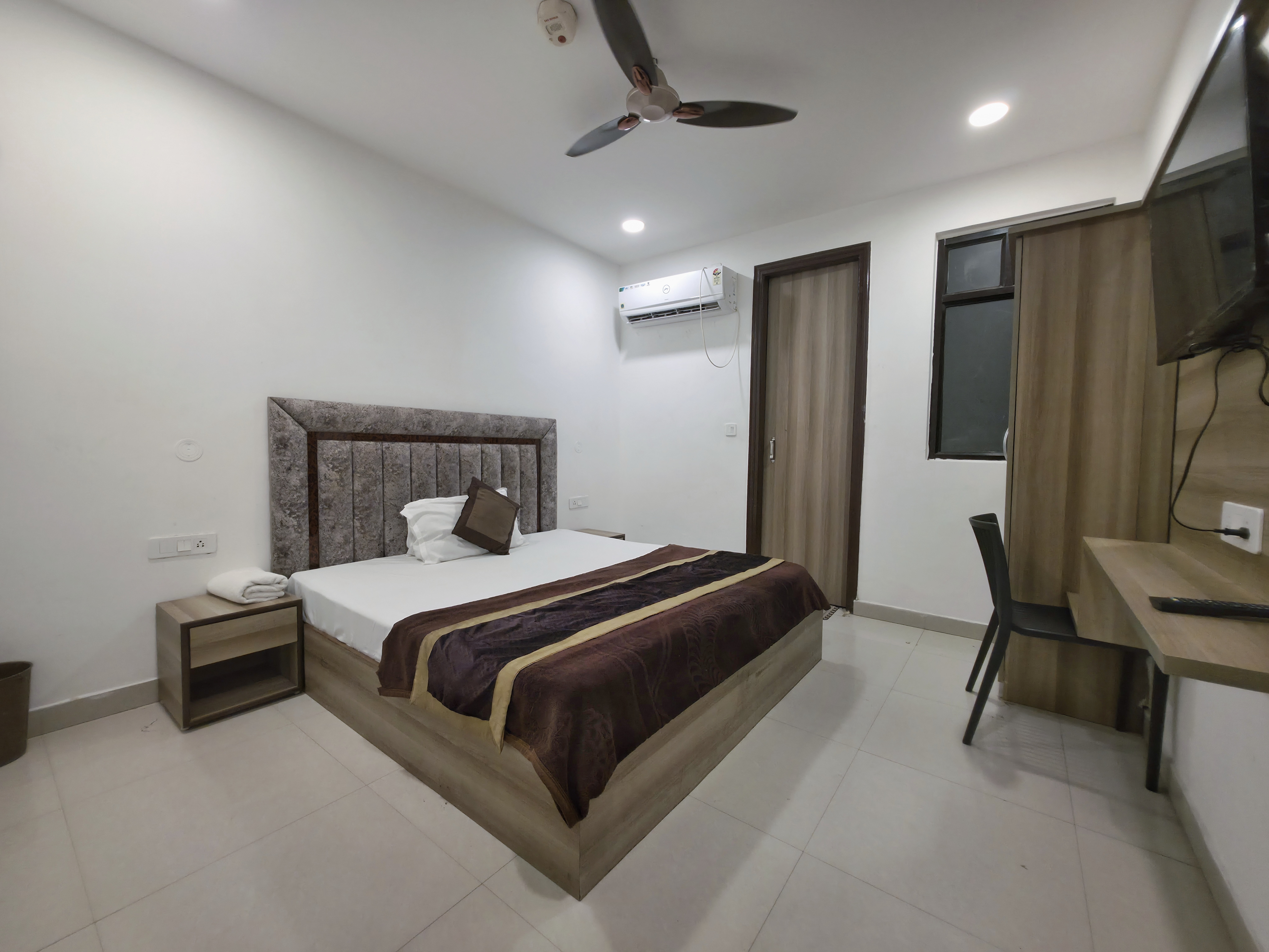 EasExplore Home Town Hotel Hilson