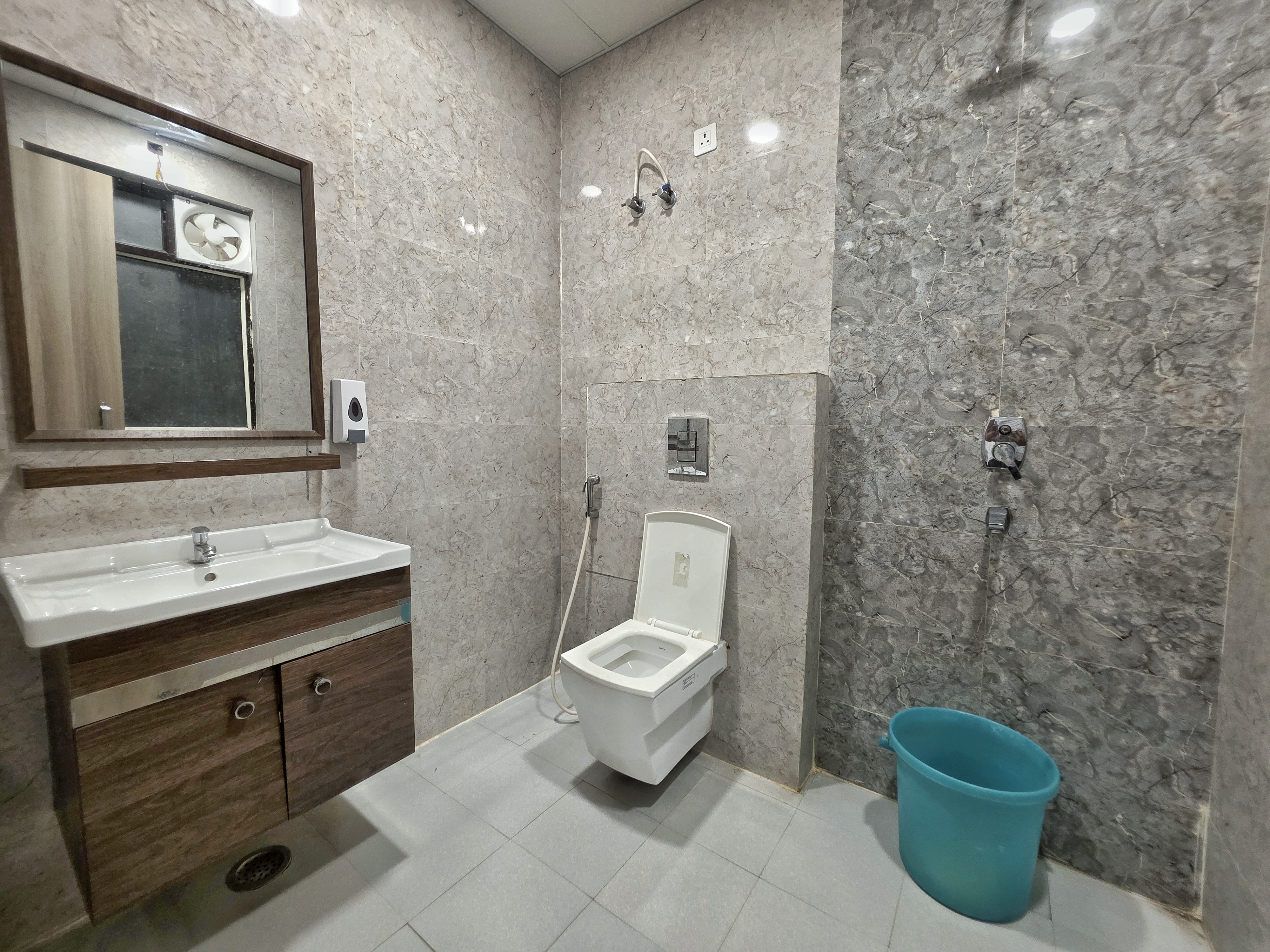 EasExplore Home Town Hotel Hilson
